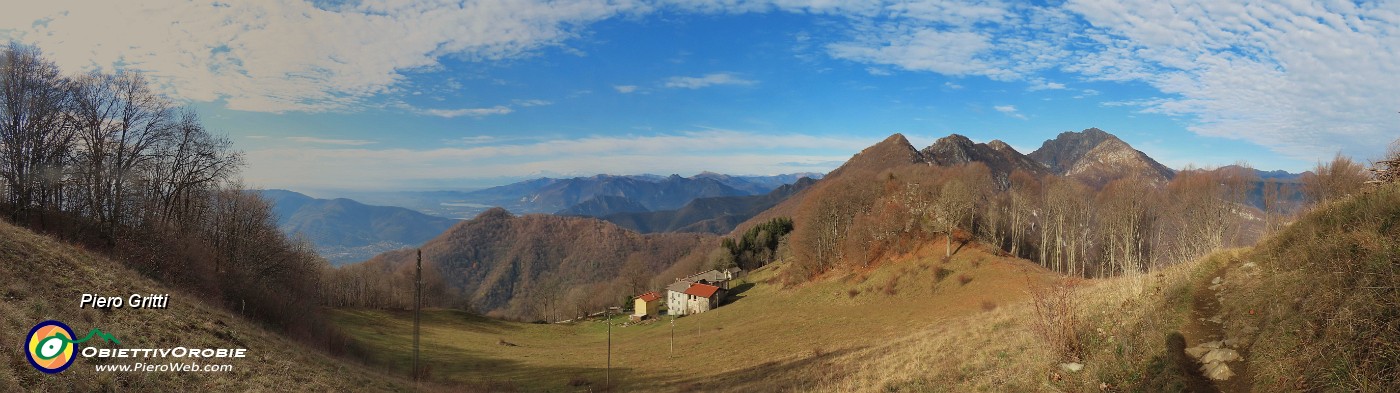 11 Dal sent. 571 bella vista verso il Monte Ocone, le prime due cime da sx, la Corna Camozzera e il Resegone.jpg